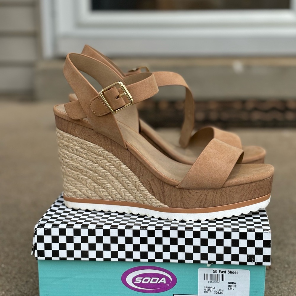 Tan/Beige Wedge Sandal
